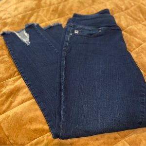 Cute jeggings with cute split V leg detail!! Size 10